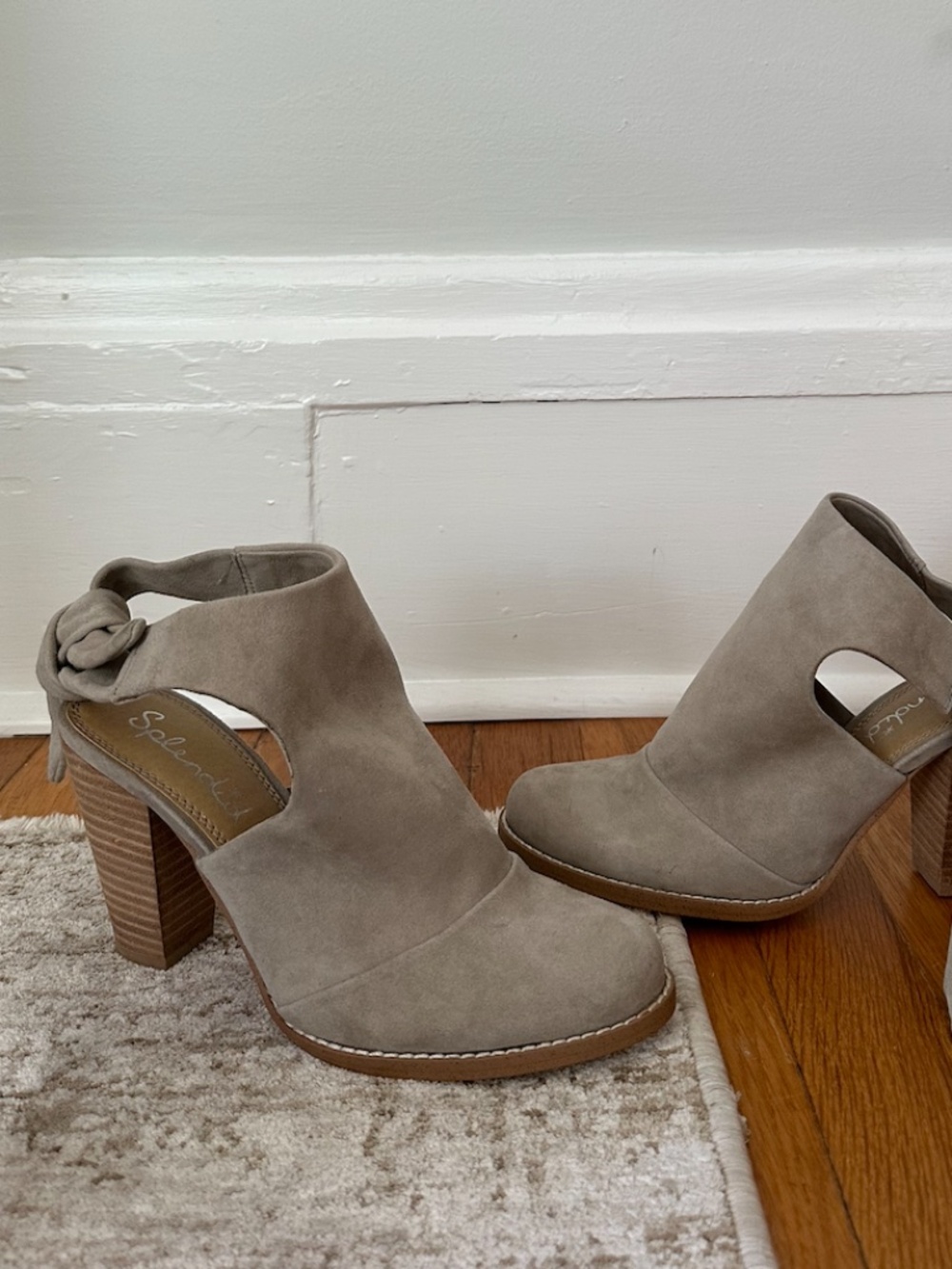Gray/Cream tie-back Women's Heel